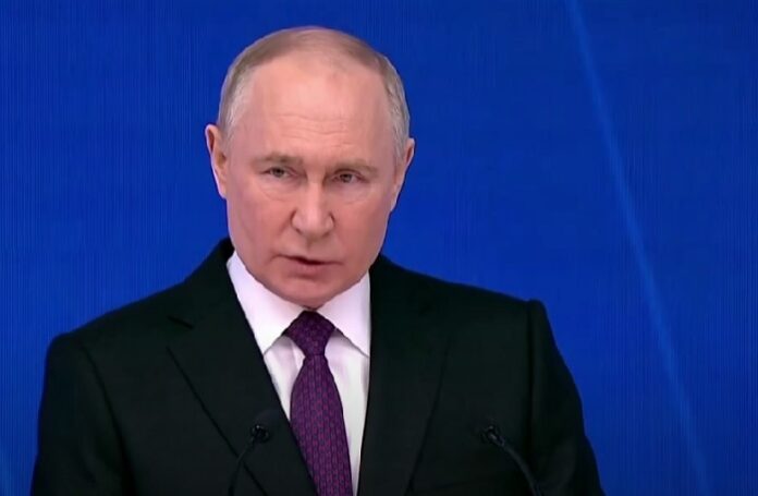 Putin invita i russi a partecipare alle elezioni presidenziali