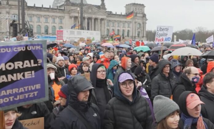 Germania: nuove proteste contro l’estrema destra