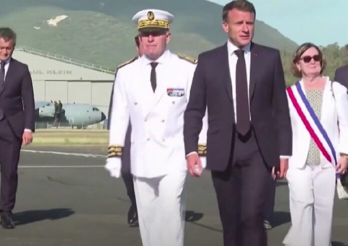 Macron arriva in Nuova Caledonia dopo i disordini